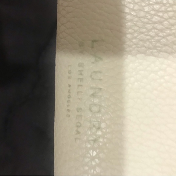 Laundry by Shelli Segal bag. - Picture 9 of 9
